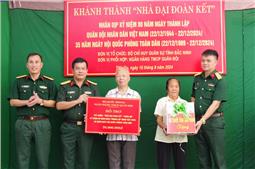 Khánh thành “Nhà đại đoàn kết” tặng hộ nghèo